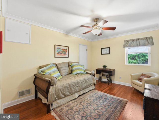700 26TH PL S, Arlington, VA 22202