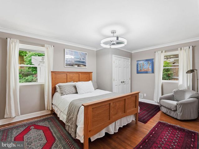 700 26TH PL S, Arlington, VA 22202