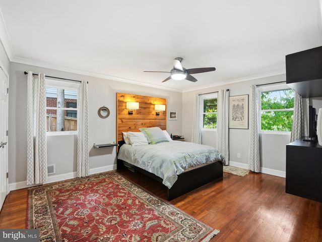 700 26TH PL S, Arlington, VA 22202