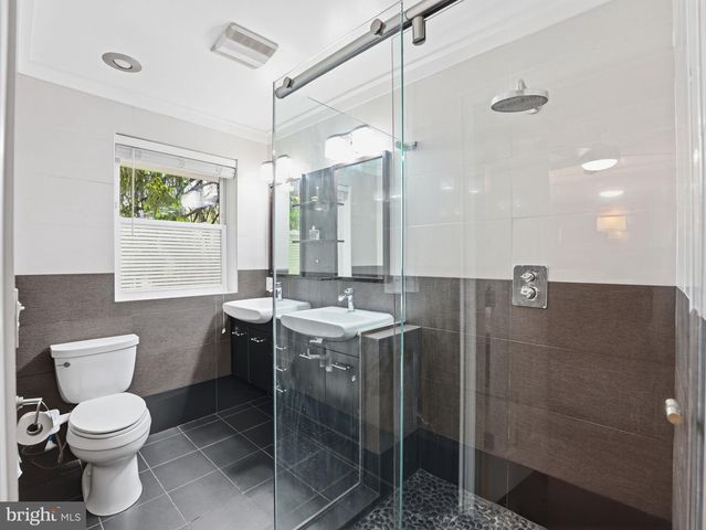 700 26TH PL S, Arlington, VA 22202