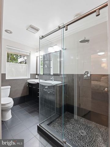 700 26TH PL S, Arlington, VA 22202