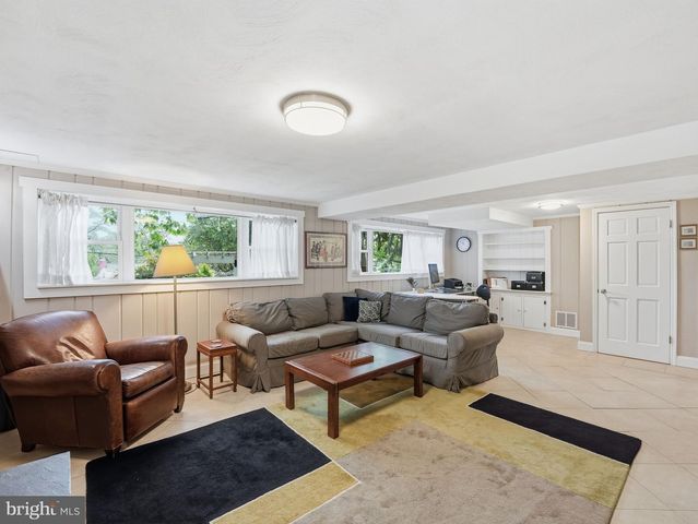 700 26TH PL S, Arlington, VA 22202