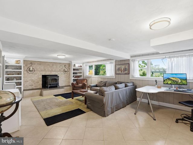 700 26TH PL S, Arlington, VA 22202