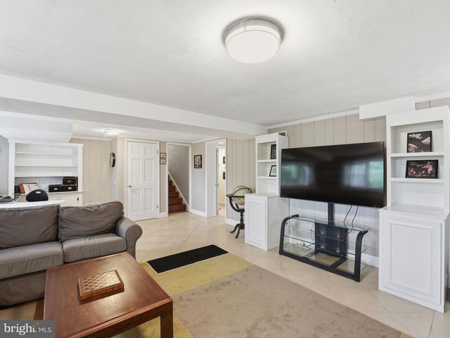 700 26TH PL S, Arlington, VA 22202