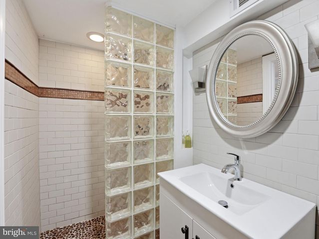 700 26TH PL S, Arlington, VA 22202