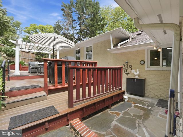 700 26TH PL S, Arlington, VA 22202