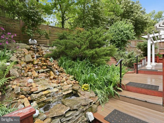 700 26TH PL S, Arlington, VA 22202