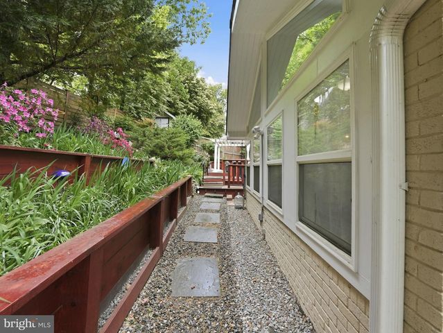 700 26TH PL S, Arlington, VA 22202