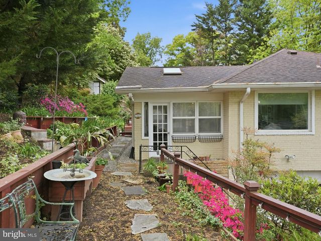 700 26TH PL S, Arlington, VA 22202