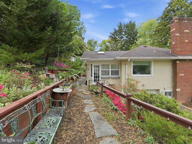 700 26TH PL S, Arlington, VA 22202