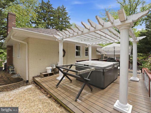 700 26TH PL S, Arlington, VA 22202