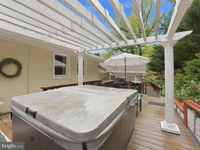 700 26TH PL S, Arlington, VA 22202