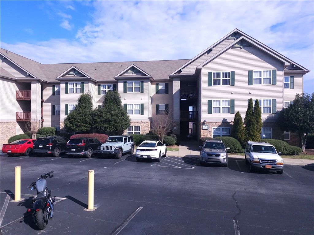 1023 Harts Cove Way, Seneca, SC 29678