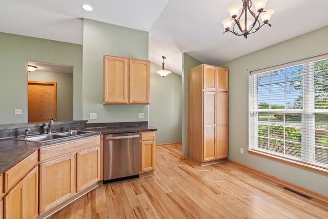 1280 Wrenfield WAY, Oconomowoc, WI 53066