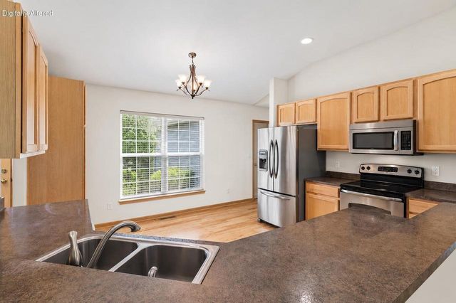1280 Wrenfield WAY, Oconomowoc, WI 53066