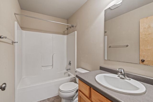 1280 Wrenfield WAY, Oconomowoc, WI 53066