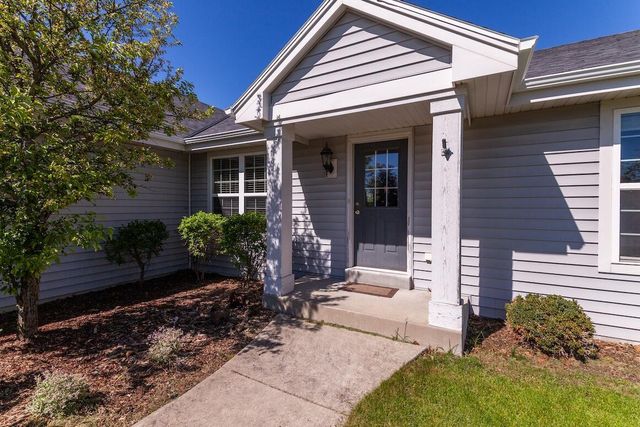 1280 Wrenfield WAY, Oconomowoc, WI 53066