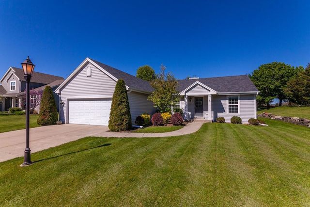 1280 Wrenfield WAY, Oconomowoc, WI 53066