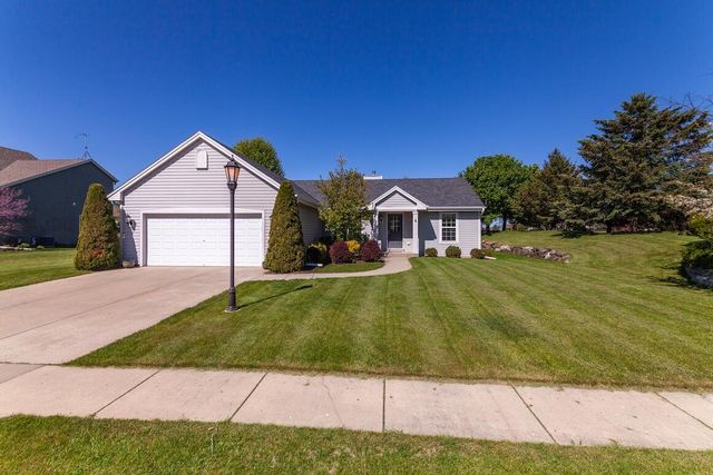 1280 Wrenfield WAY, Oconomowoc, WI 53066