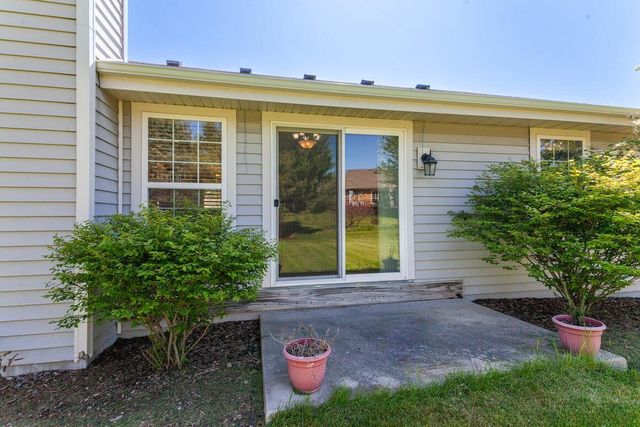 1280 Wrenfield WAY, Oconomowoc, WI 53066