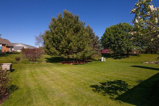 1280 Wrenfield WAY, Oconomowoc, WI 53066