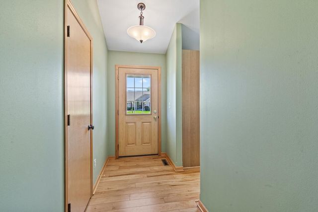 1280 Wrenfield WAY, Oconomowoc, WI 53066
