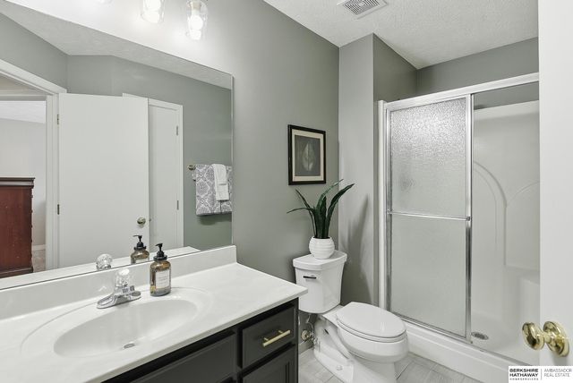 7707 S 162nd Street, Omaha, NE 68136