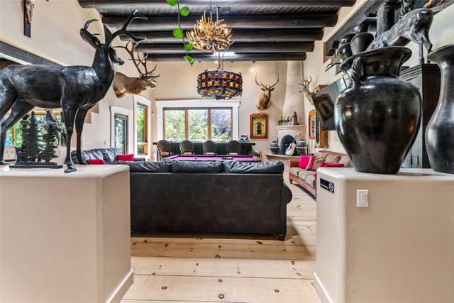 1327 Old Pecos Trail, Santa Fe, NM 87505