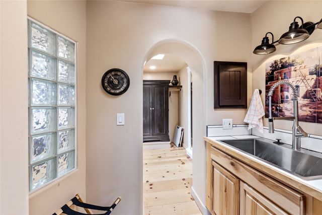 1327 Old Pecos Trail, Santa Fe, NM 87505