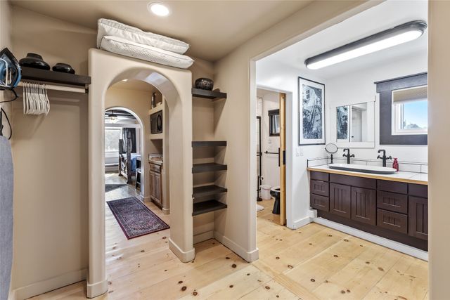 1327 Old Pecos Trail, Santa Fe, NM 87505