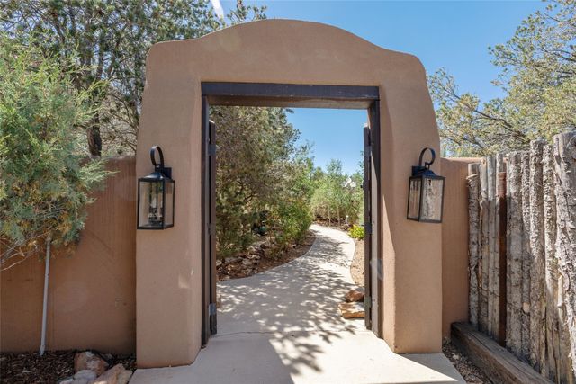 1327 Old Pecos Trail, Santa Fe, NM 87505