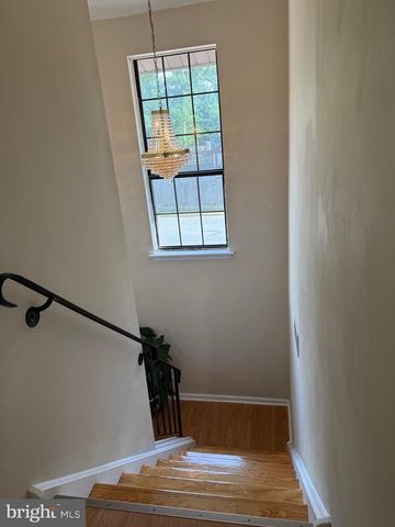 2 LAFAYETTE LN, Cherry Hill, NJ 08003