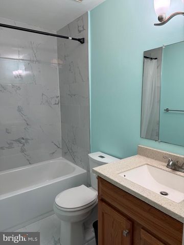 2 LAFAYETTE LN, Cherry Hill, NJ 08003
