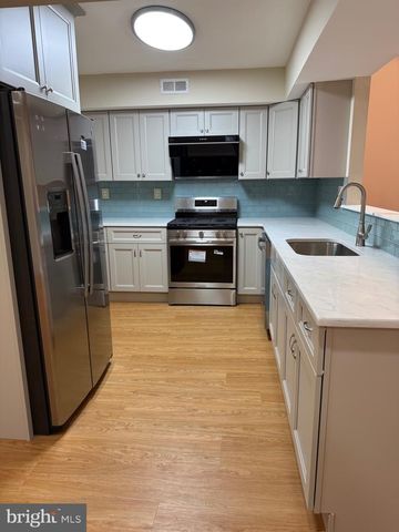 2 LAFAYETTE LN, Cherry Hill, NJ 08003