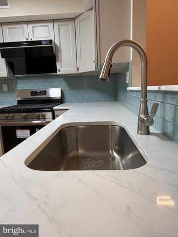 2 LAFAYETTE LN, Cherry Hill, NJ 08003