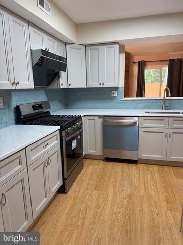 2 LAFAYETTE LN, Cherry Hill, NJ 08003