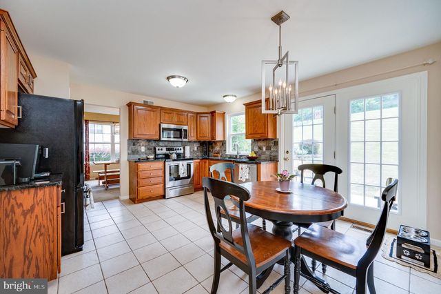 389 EAGLEVIEW DR, Mohrsville, PA 19541