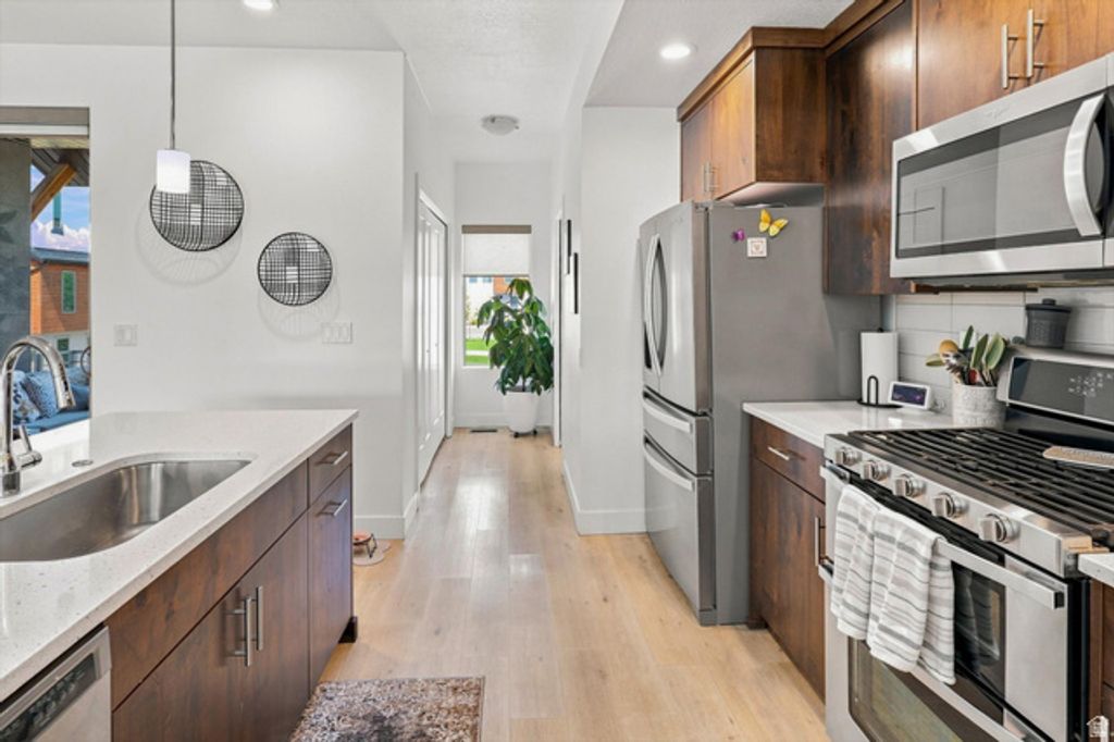 467 W 2200 N, Layton, UT 84041 — photo 5