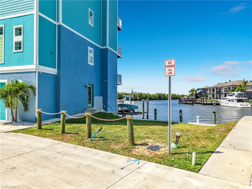 Image 10 of property listing at 5838 Shell Cove DR, Cape Coral, FL 33914