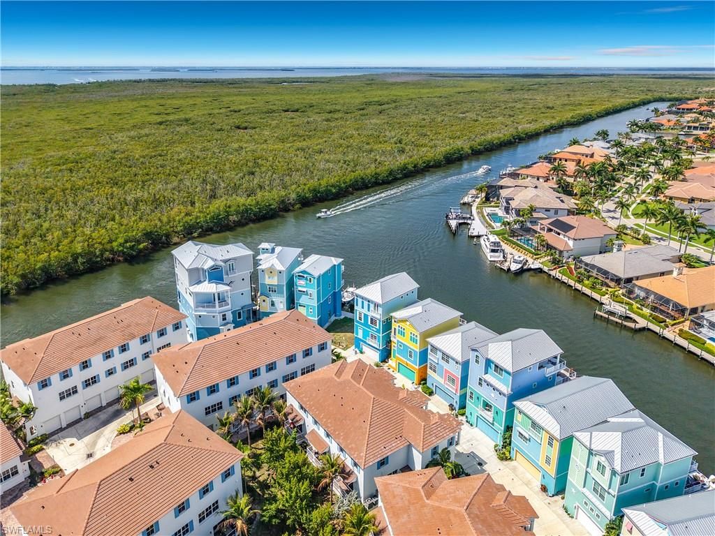 Image 9 of property listing at 5838 Shell Cove DR, Cape Coral, FL 33914