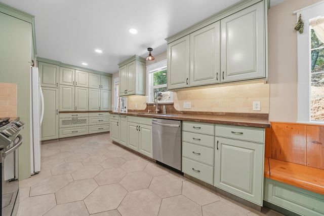 2988 Spring Hill Dr, San Andreas, CA 95249