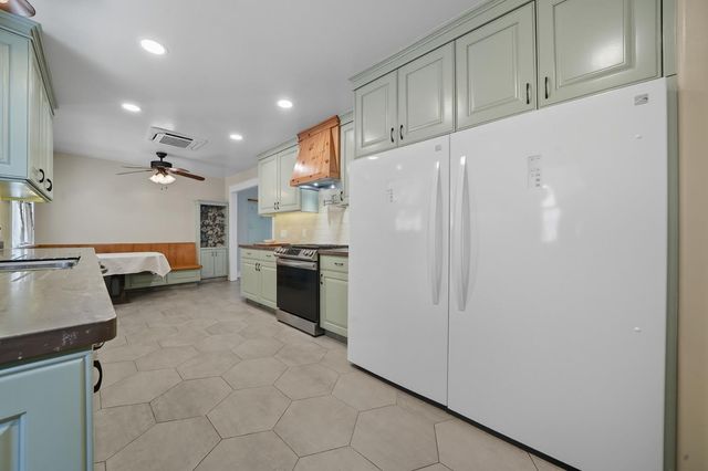 2988 Spring Hill Dr, San Andreas, CA 95249