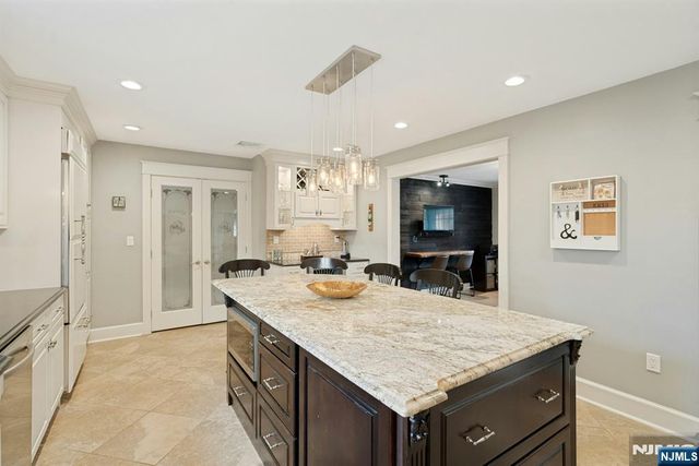 25 Dundee Court, Mahwah, NJ 07430