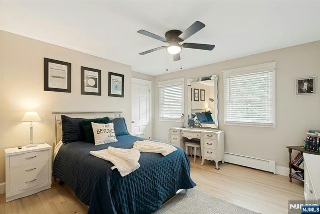 25 Dundee Court, Mahwah, NJ 07430