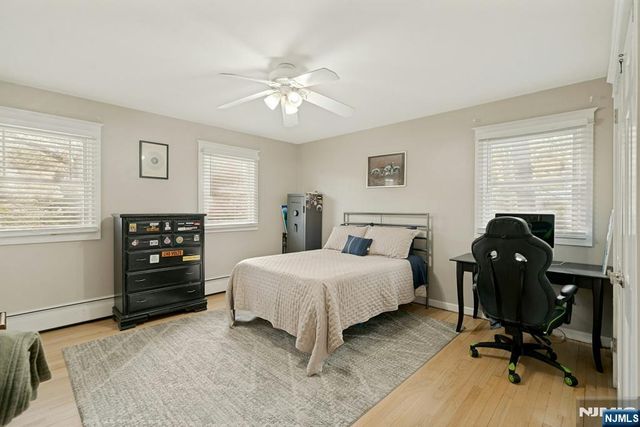 25 Dundee Court, Mahwah, NJ 07430