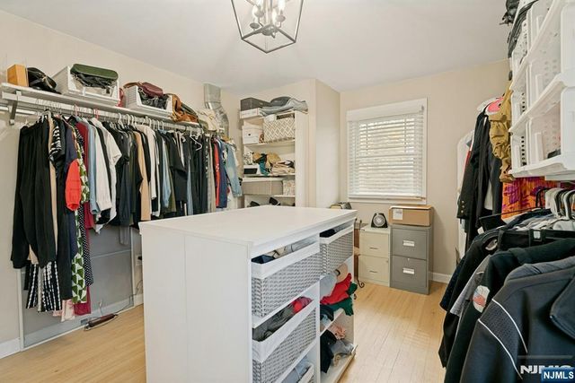 25 Dundee Court, Mahwah, NJ 07430