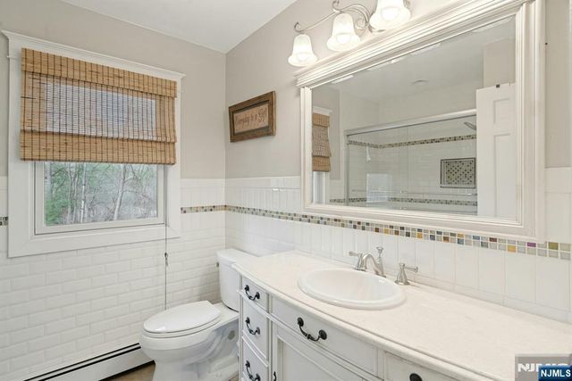 25 Dundee Court, Mahwah, NJ 07430