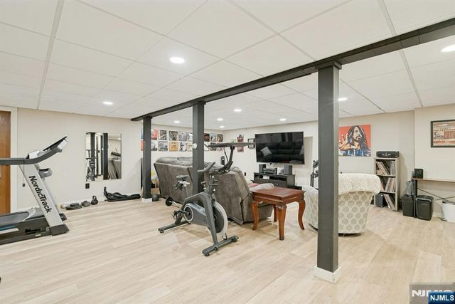 25 Dundee Court, Mahwah, NJ 07430