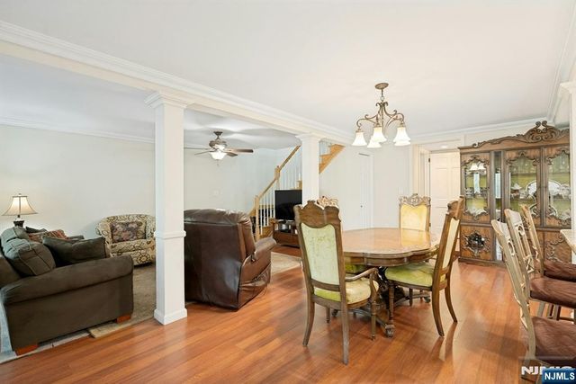 25 Dundee Court, Mahwah, NJ 07430