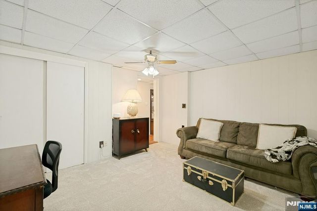 25 Dundee Court, Mahwah, NJ 07430